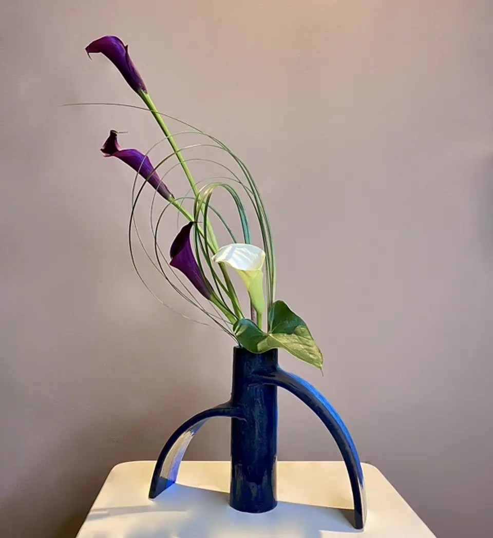 Jiyuka Ikebana arrangement by Valerie Fontanier, April 2025