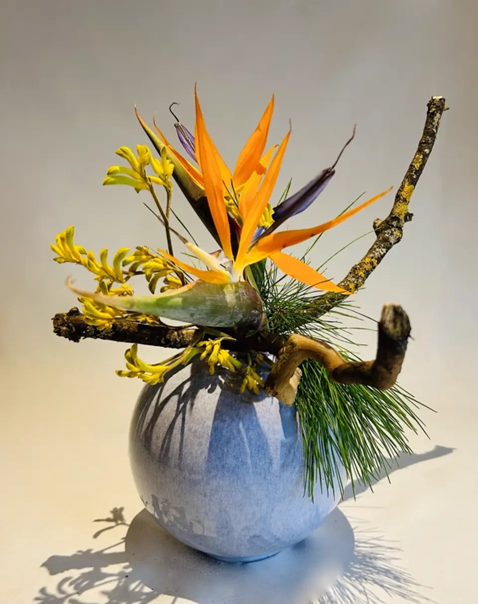 Jiyuka Ikebana arrangement by Valerie Fontanier, August 2025