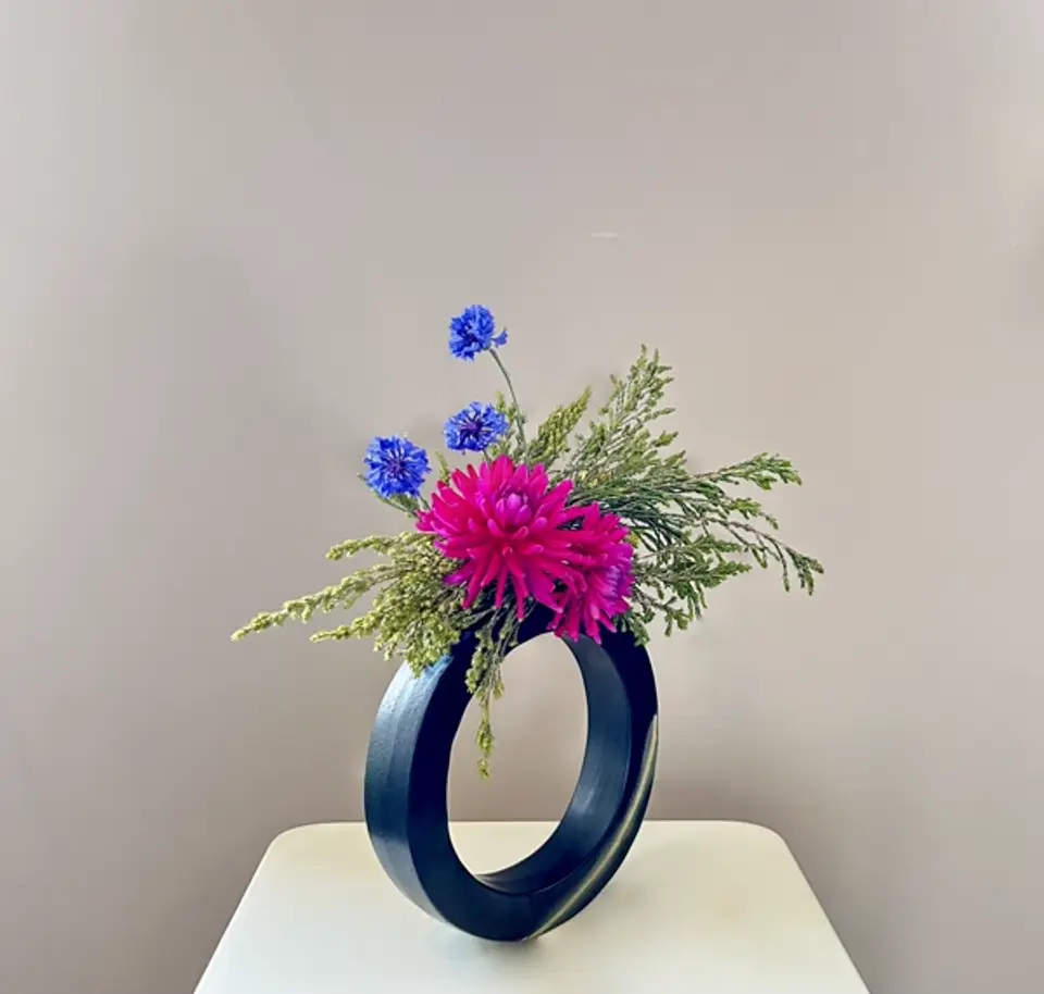 Jiyuka Ikebana arrangement by Valerie Fontanier, August 2024