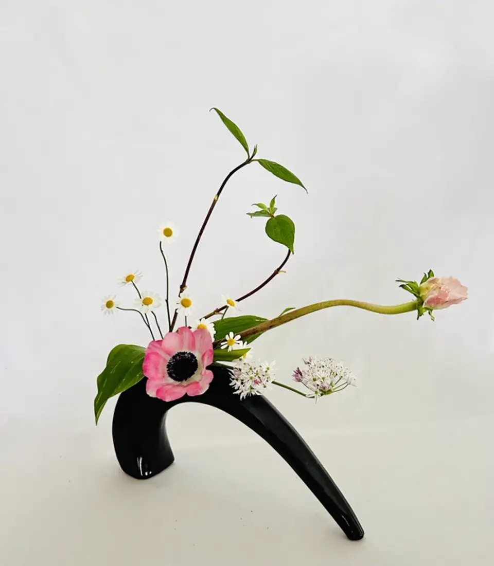 Jiyuka Ikebana arrangement by Valerie Fontanier, September 2024