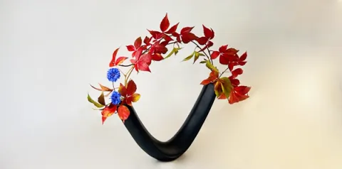 Jiyuka Ikebana arrangement by Valerie Fontanier, November 2025