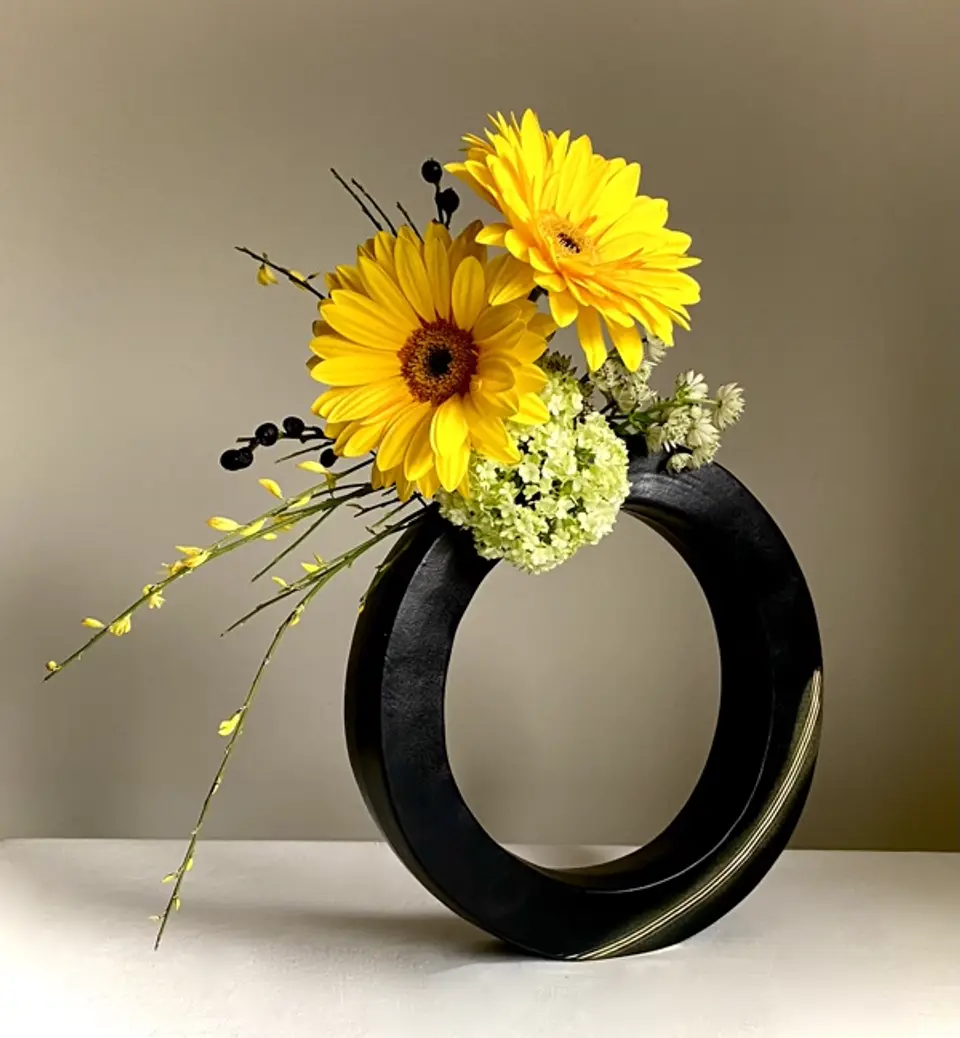 Jiyuka Ikebana arrangement by Valerie Fontanier, October 2025