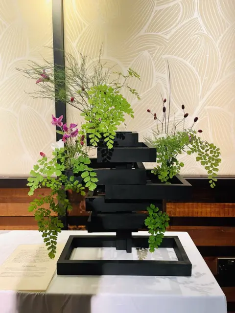 Jiyuka Ikebana arrangement by Valerie Fontanier, September 2025