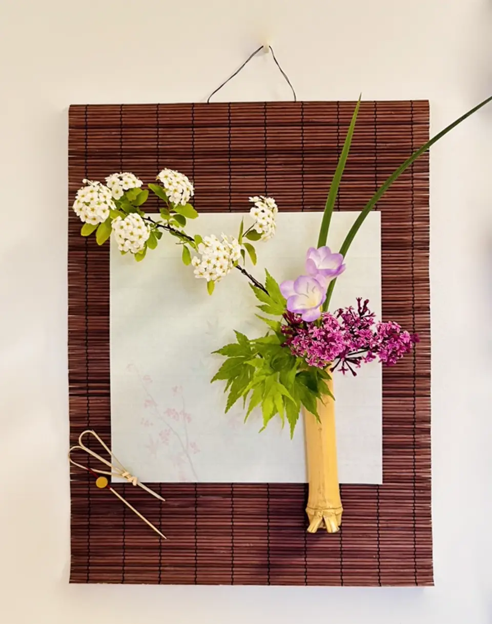 Nageire Ikebana arrangement by Valerie Fontanier, May 2025