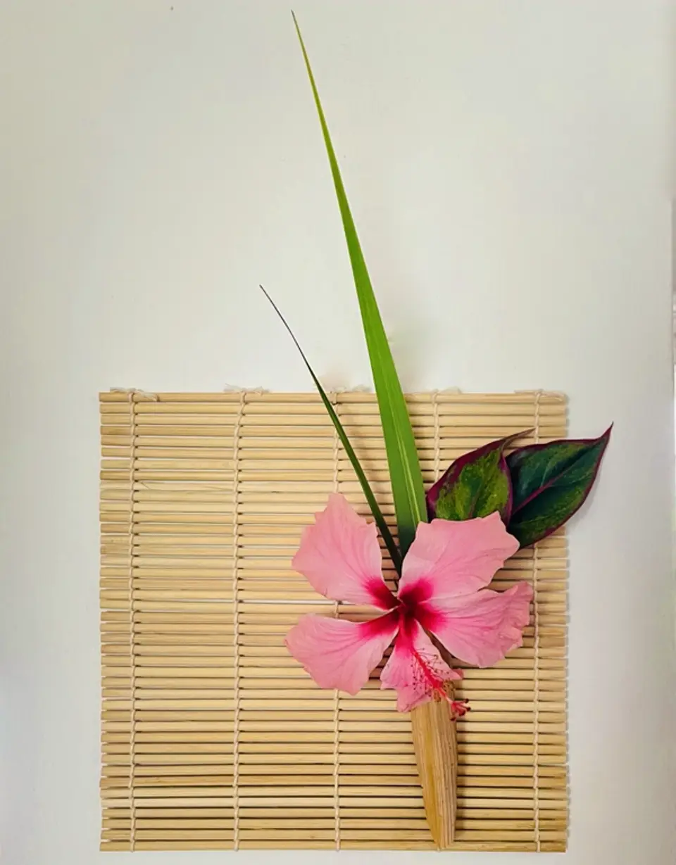 Nageire Ikebana arrangement by Valerie Fontanier, May 2025