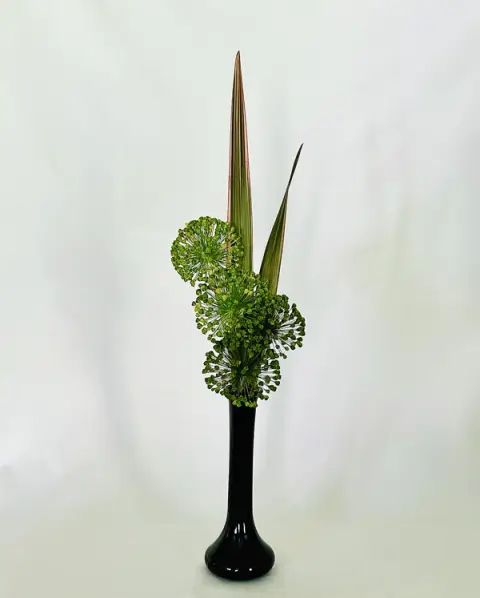 Nageire Ikebana arrangement by Valerie Fontanier, October 2025