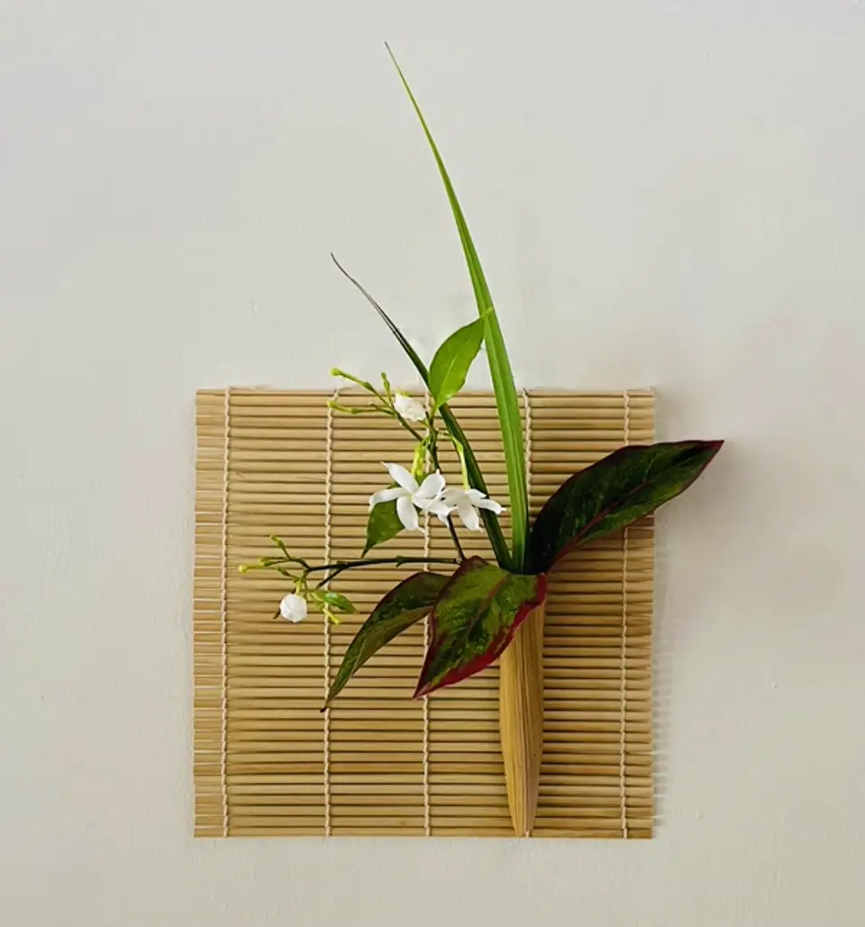 Nageire Ikebana arrangement by Valerie Fontanier, February 2025
