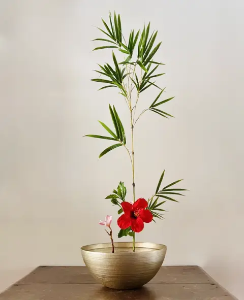 Shoka Shinputai Ikebana arrangement by Valerie Fontanier, October 2025
