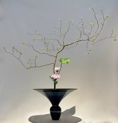 Shoka Shinputai Ikebana arrangement by Valerie Fontanier, December 2025