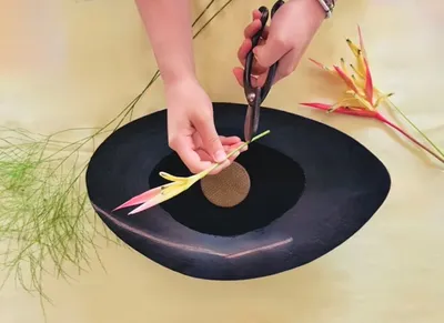 Placing a stem on a kenzan